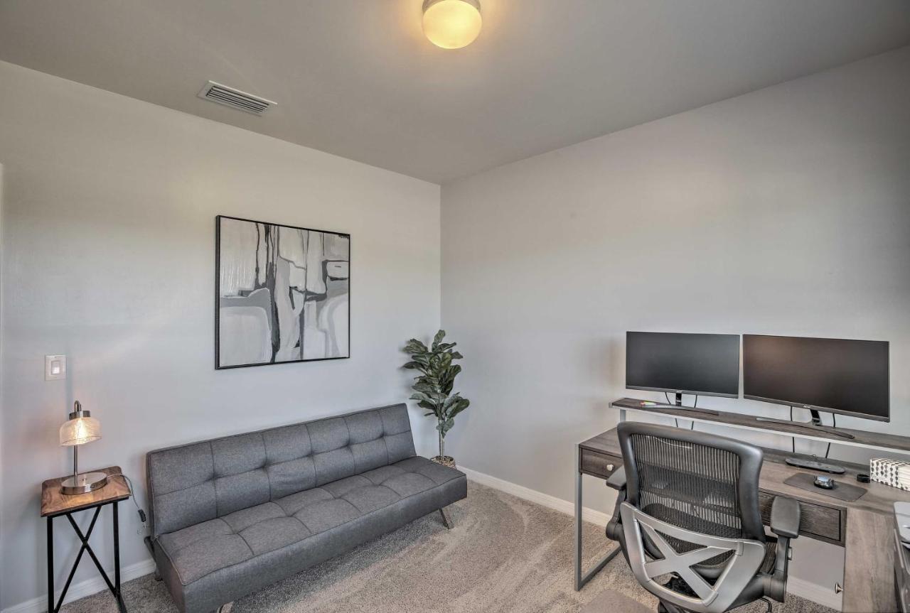 Modern Home With Heated Pool, 3 Mi To Beach Cape Coral Exteriör bild